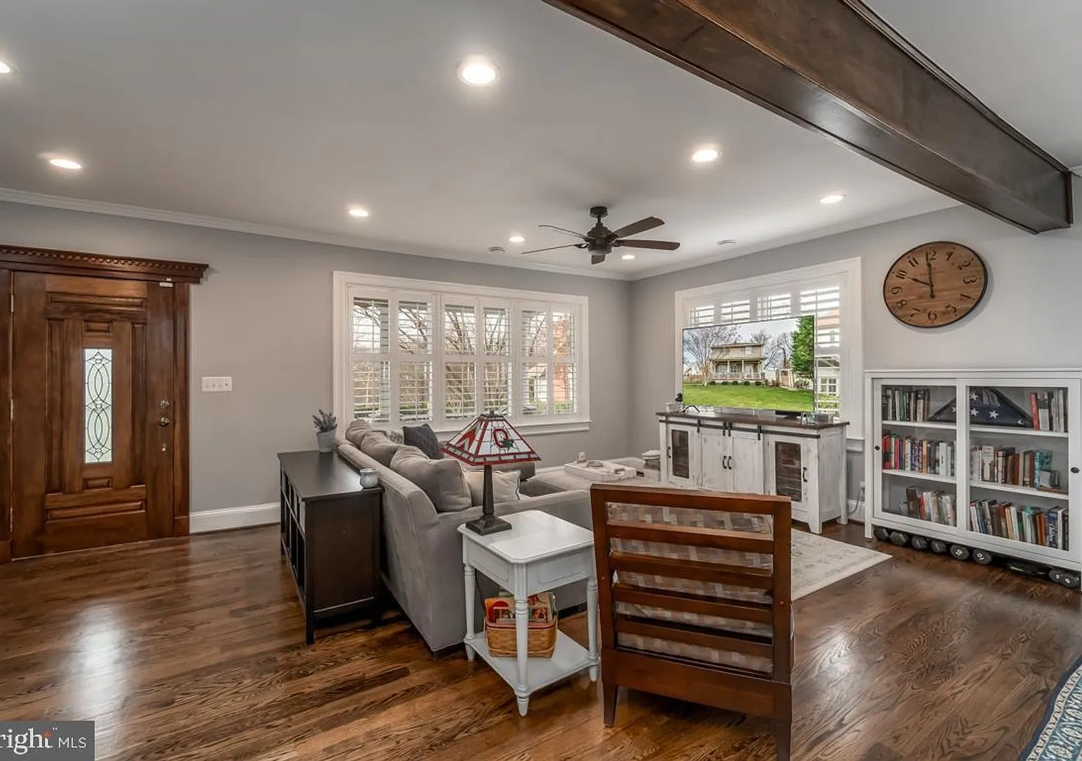 Charming Detached Colonial Minutes from Old Town — Photo 4