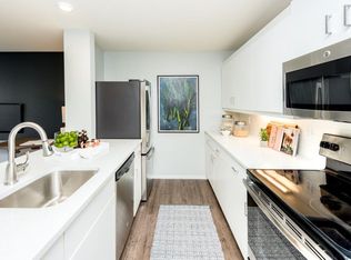 1811 SW River Dr #423, Portland, OR 97201