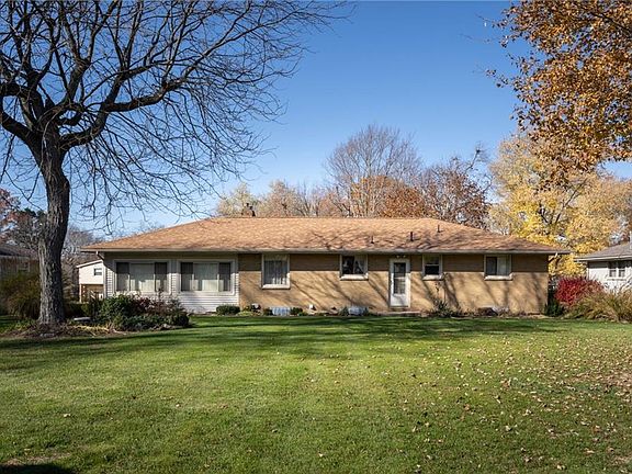 5th image of 2883 Algonquin Dr