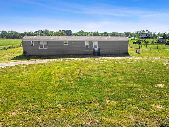 3rd image of 814 County Road 4740