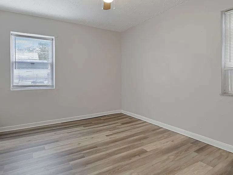 987 Lilley Ave — Photo 20