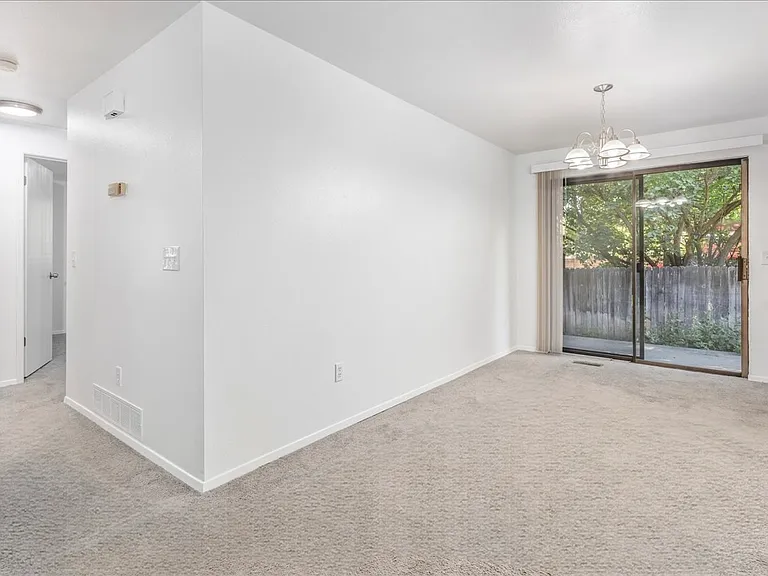 2302 W Canal St — Photo 15