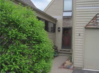 4 Boxwood Ct, Granby, CT 06035