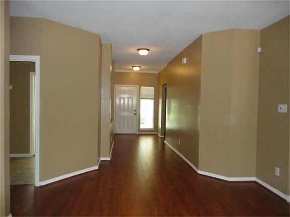 2nd image of 1207 Lexington Green Dr