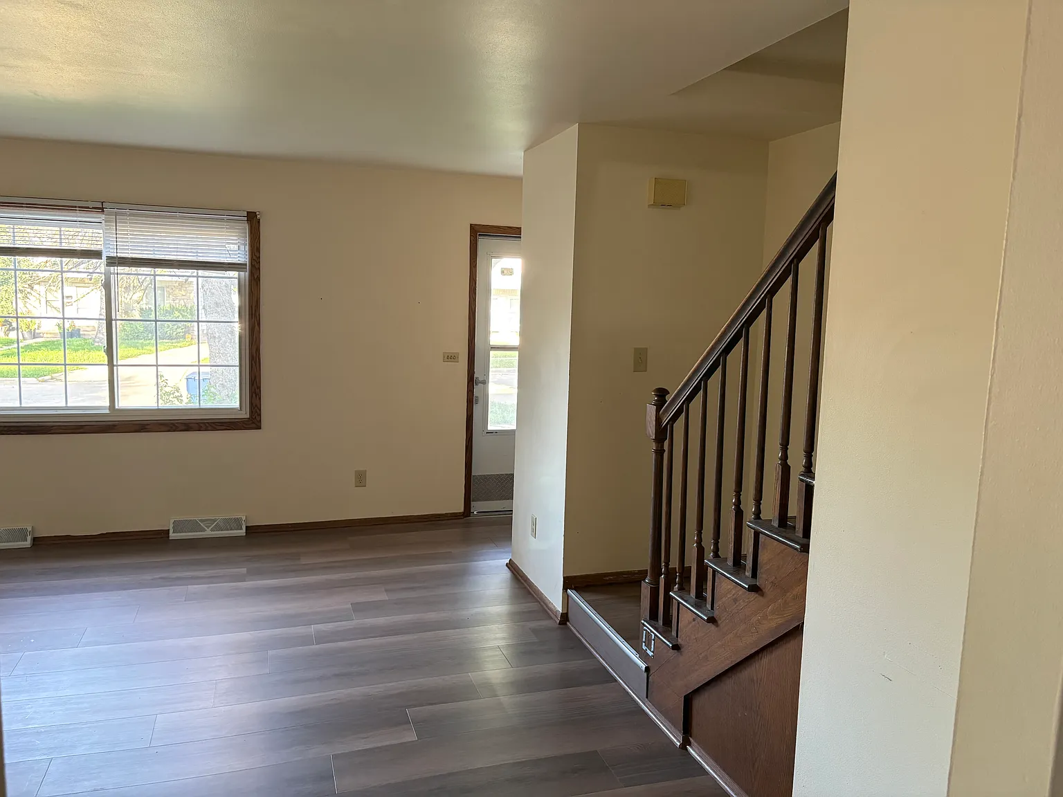 3 bed, 1.5 bath, 1225 sqft, $1,800 — Photo 2