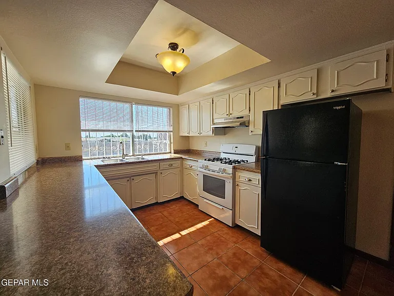 10604 Pleasant Hill Dr — Photo 2