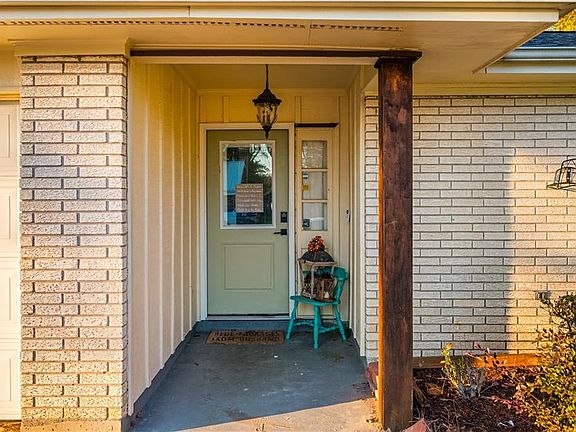 3rd image of 1016 Meadowbrook Dr