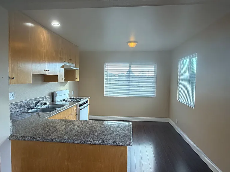 410 - 436 CA-202 — Photo 10