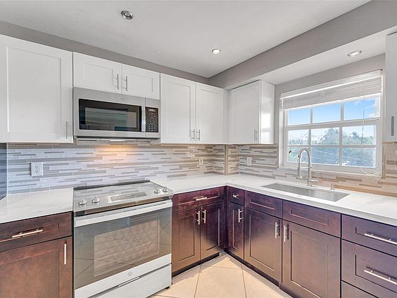 5th image of 140 NE 28th Avenue #307