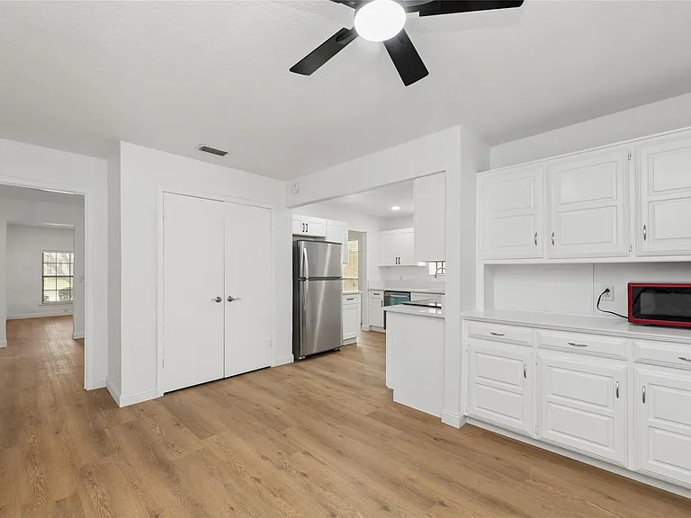 2705 Lawndale Dr — Photo 20