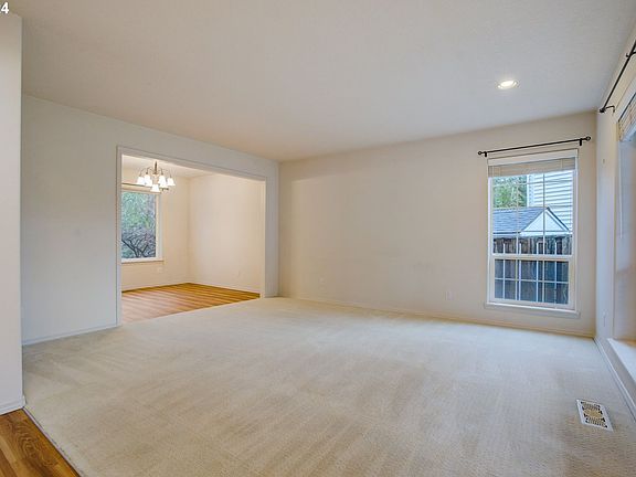 3rd image of 1269 NE Parkside Dr