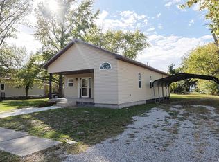 711 N Vine St, Sandoval, IL 62882