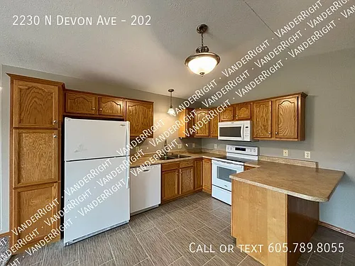 2230 N Devon Ave #202 Photo 1