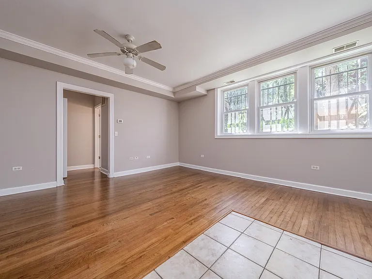 738 w Briar — Photo 20