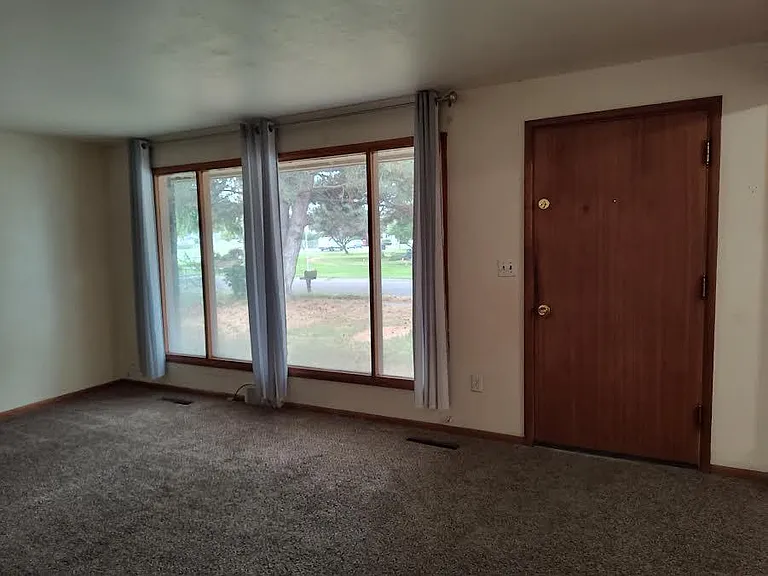 710 W Pine Ave — Photo 2