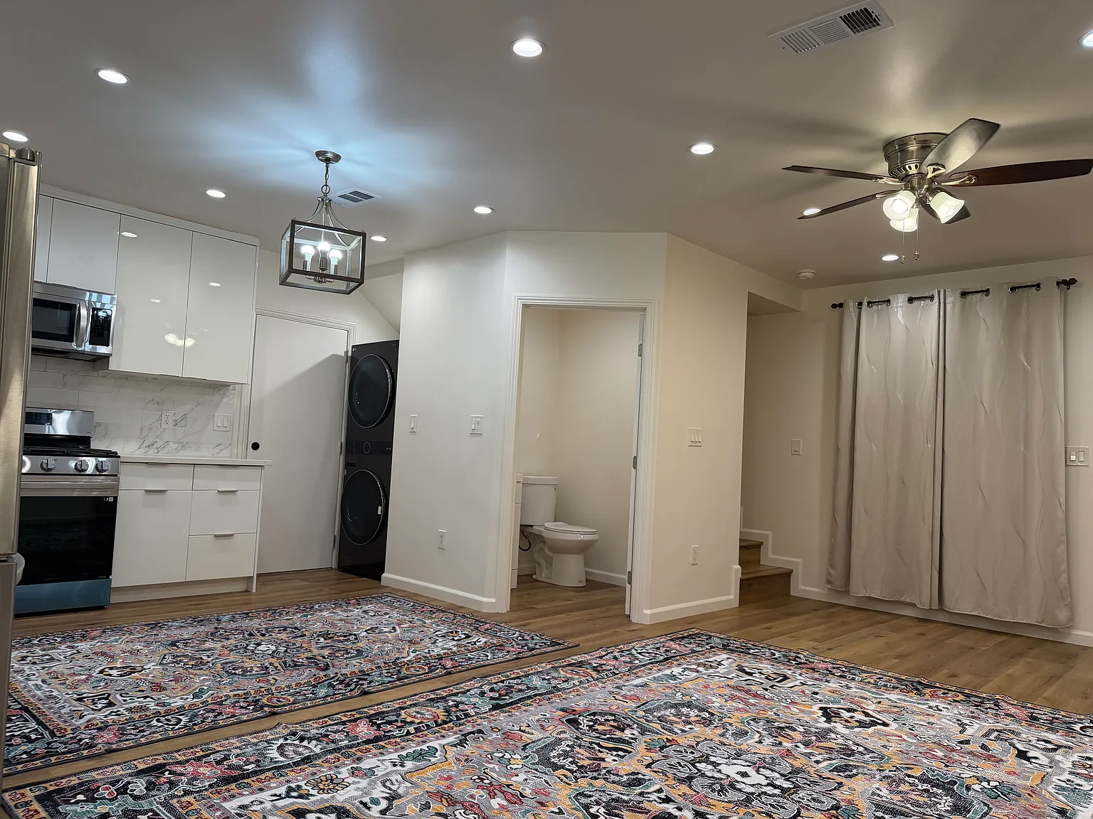2 bed, 2.5 bath, 800 sqft, $2,399 — Photo 2