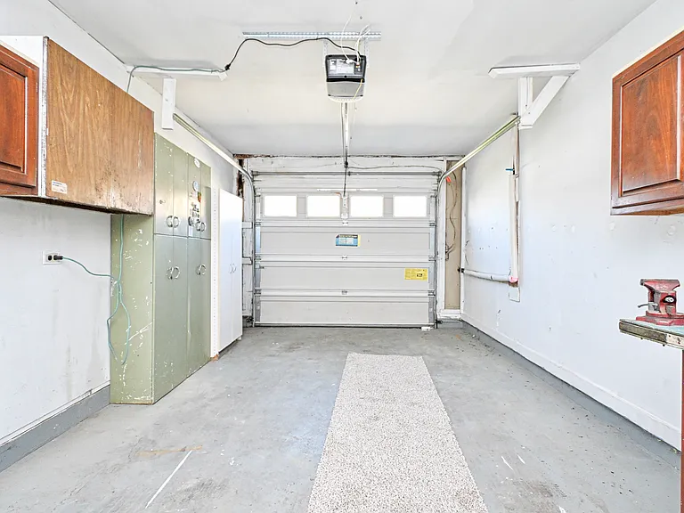 647 Bellaire Ct — Photo 30
