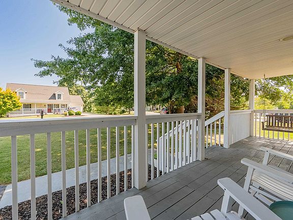 5th image of 30 Copper Beech Ct SE
