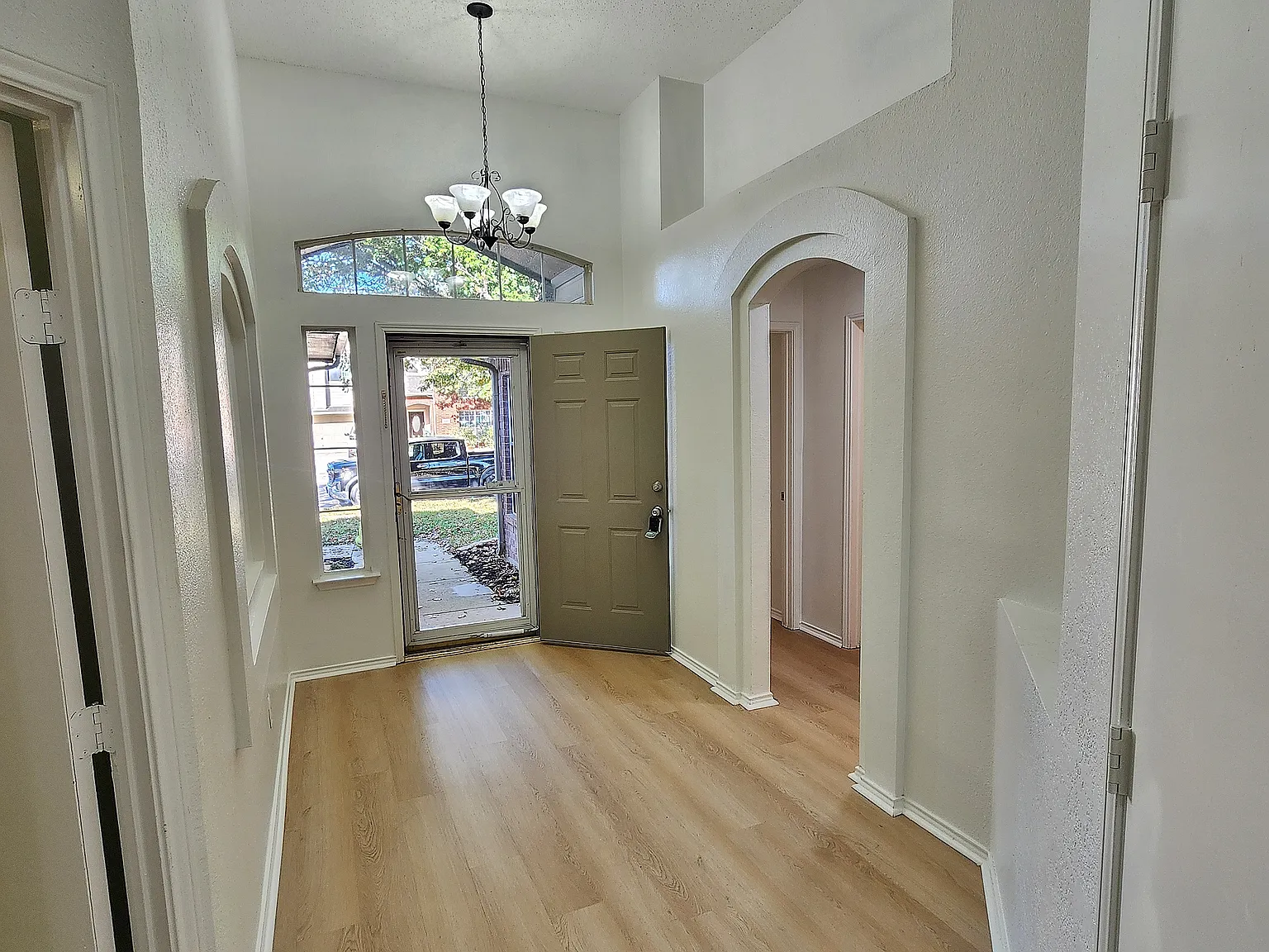 3 bed, 1714 sqft, $2,150 — Photo 3