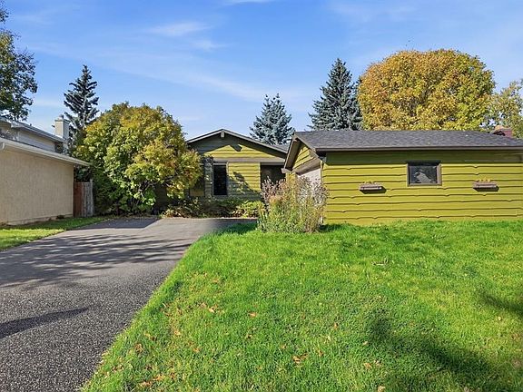 2nd image of 652 E Oakwood Pl SW
