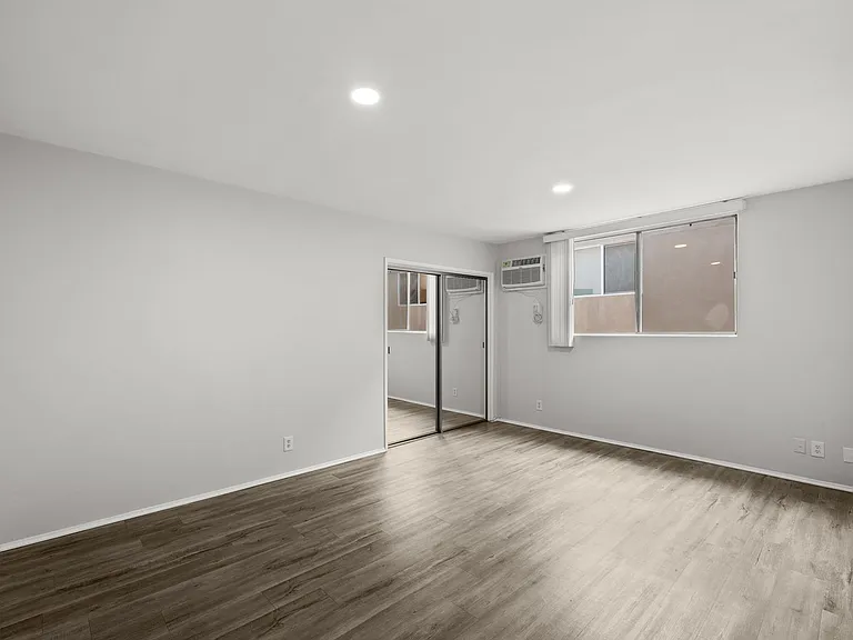 1275 Federal Ave — Photo 15