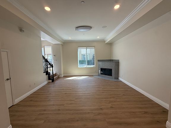 5th image of 441 N Los Robles Ave Unit 14