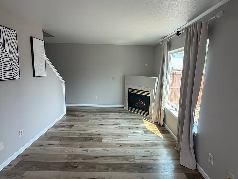 1426 NE Thomas Ct — Photo 3