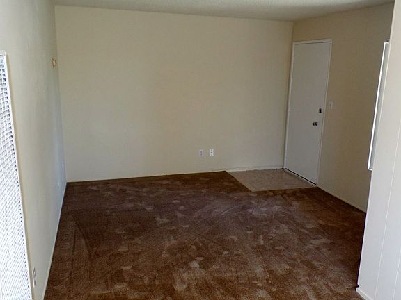 4th image of 4652 33rd St APT 08