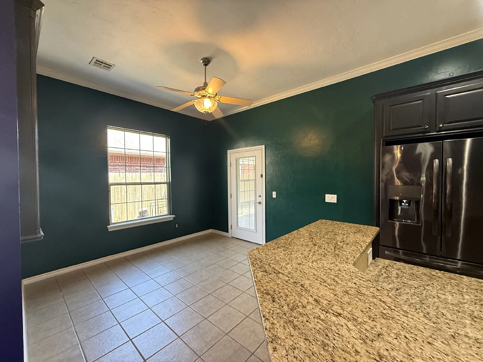 3 bed, 2.0 bath, 1947 sqft, $1,875 — Photo 4