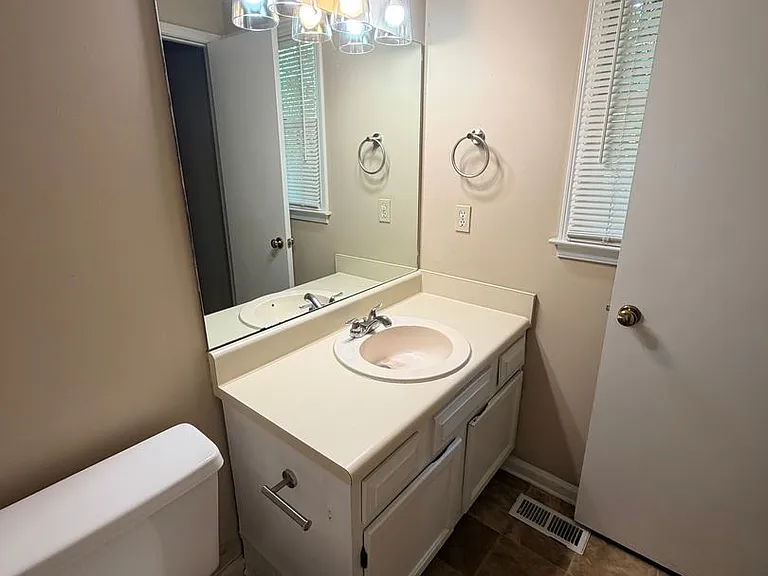 2836 New South Dr — Photo 12