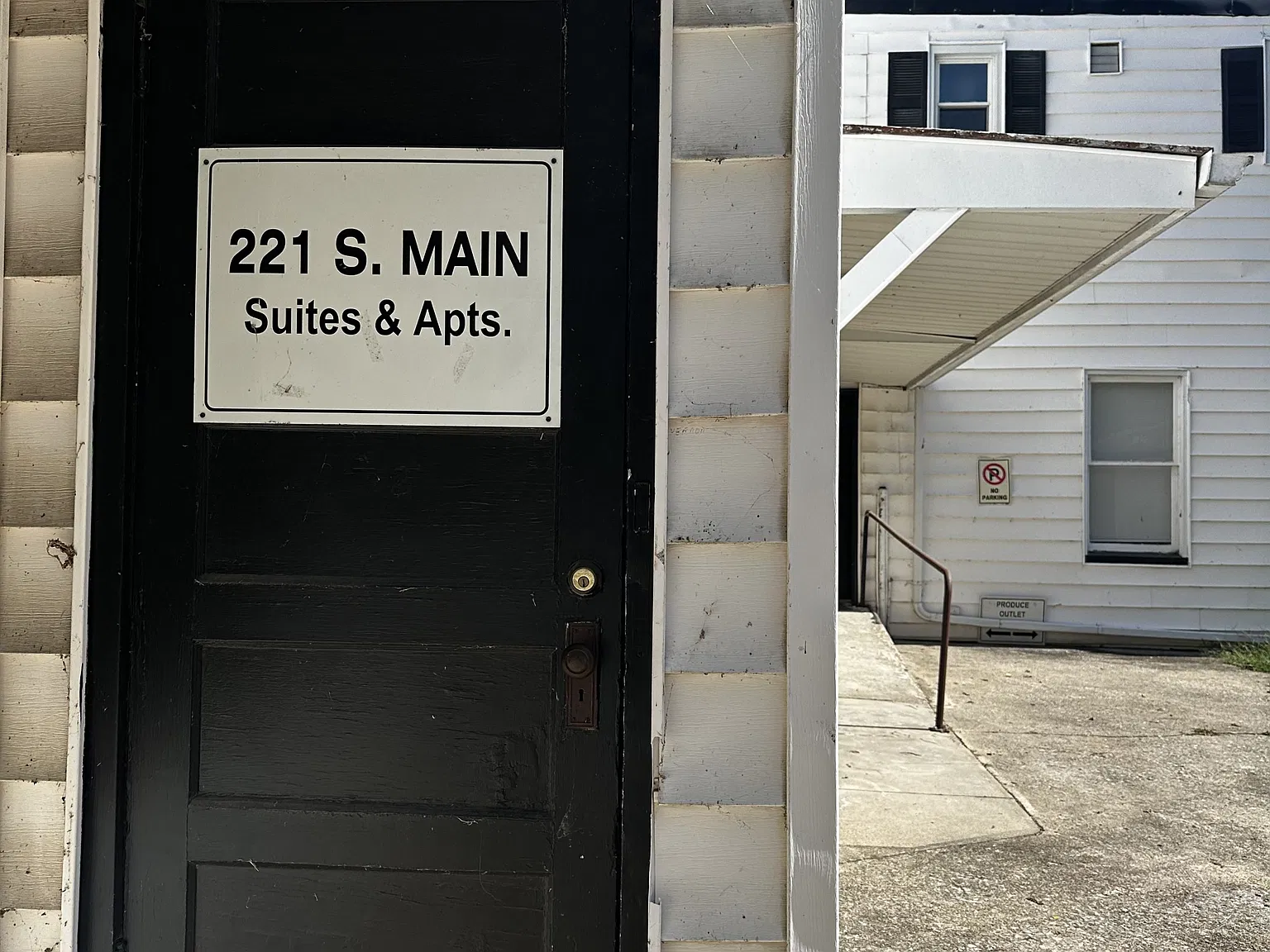 221 S Main St — Photo 3