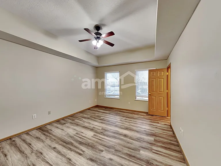 353 W Hunters Dr — Photo 12
