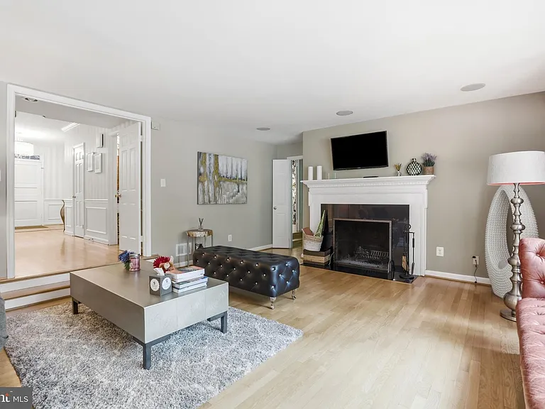 7715 Crossover Dr — Photo 33