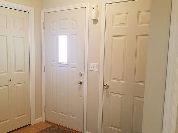 5th image of 1329 Honeysuckle Ln