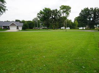 1102 Lakeshore Dr SE, Hebron, OH 43025