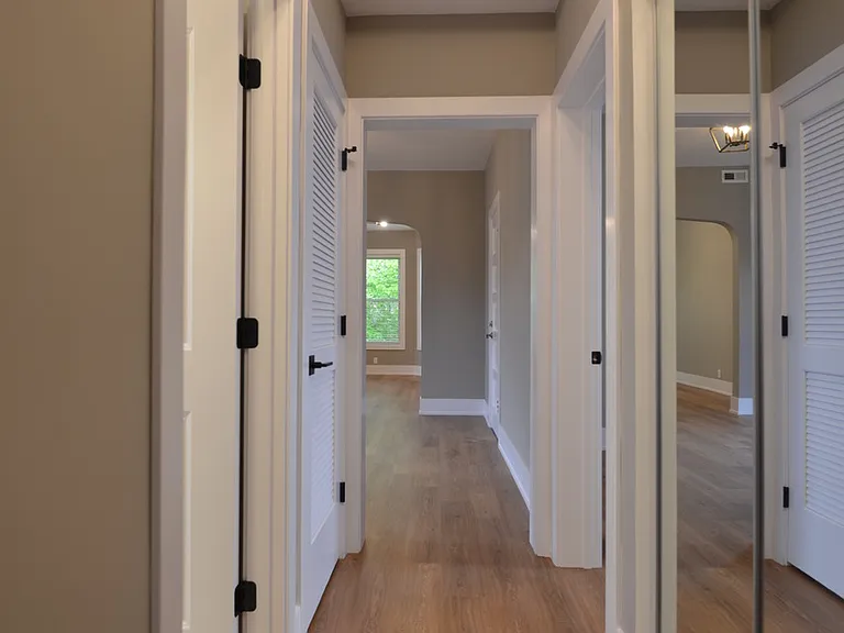 4113 N Damen — Photo 11