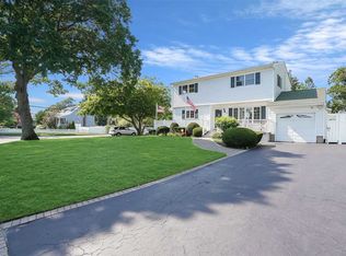 101 Brook St, West Sayville, NY 11796