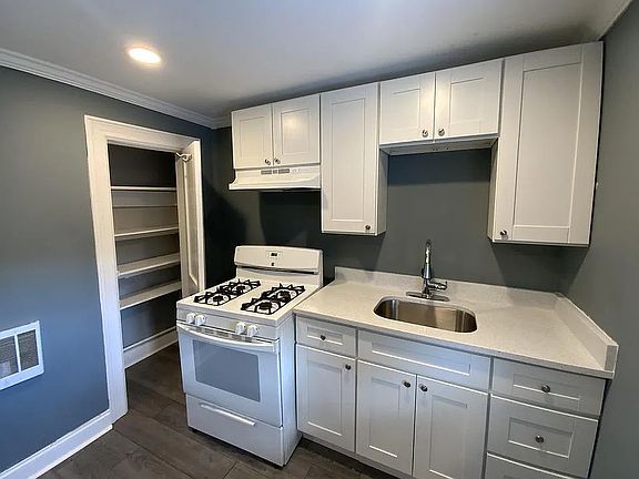 3rd image of 502X Belair Rd #2
