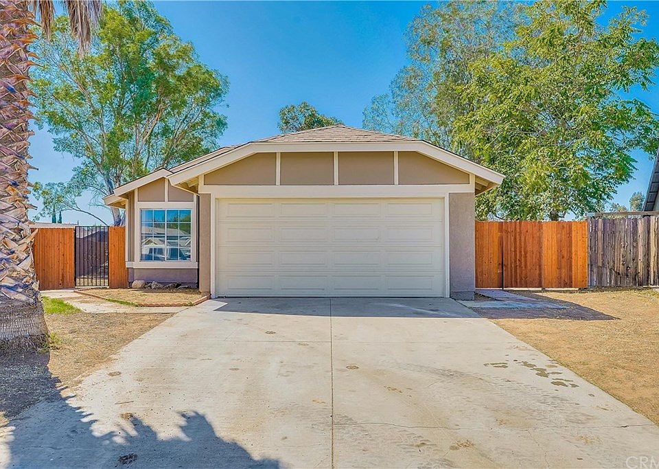 1st image of 25813 Parsley Ave
