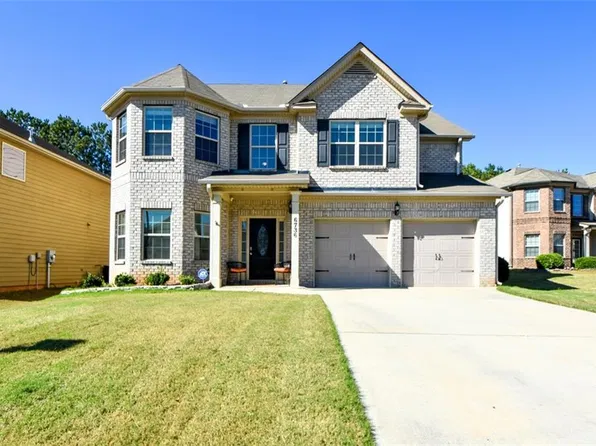 6736 Oak Hill Pl, Fairburn, GA 30213