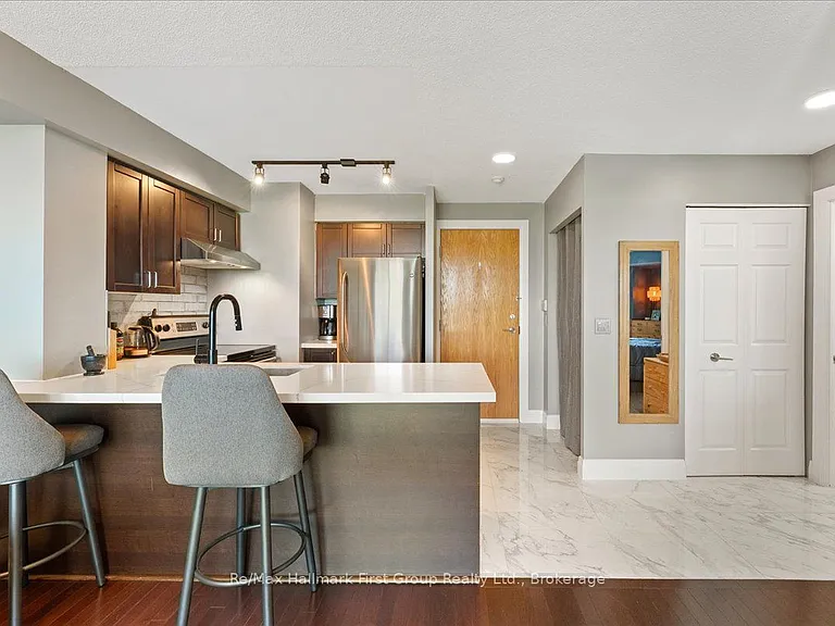 340 Watson St W #416 — Photo 2
