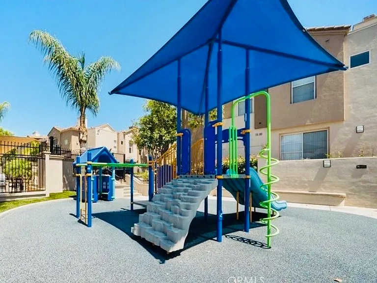 27 Tradewinds — Photo 26
