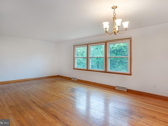 4th image of 16916 Hereford Rd