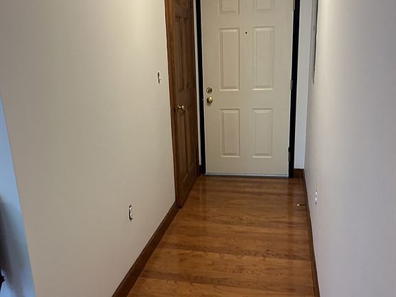 5th image of 19 Rose Ct Unit 19