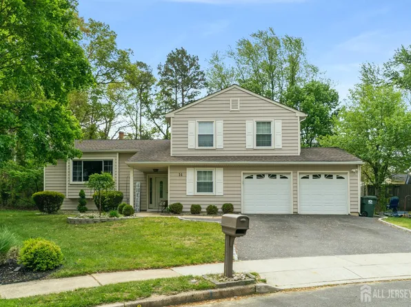 14 Cobblestone Ct, Howell, NJ 07731