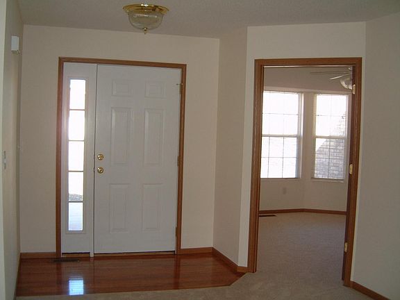 3rd image of 323 Monticello Pl
