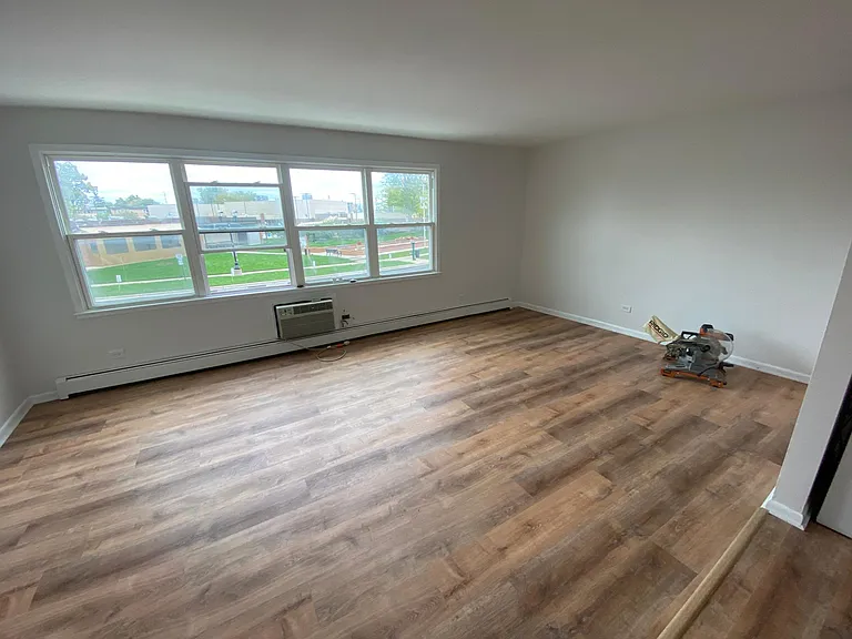 17 W Conti Pkwy #2E — Photo 1