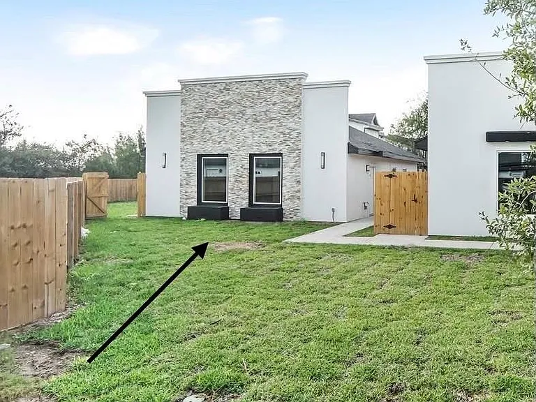 104 Sunflower St #5 — Photo 1