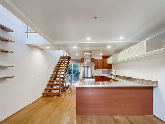 4th image of 3033 India St