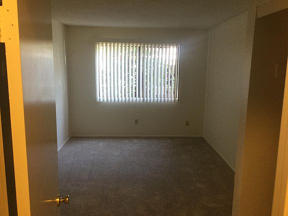 4th image of 24 Woodlawn Ave